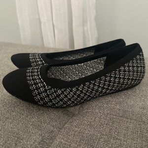 Women’s Croft & Barrow Sonya Flats Black and White Size 9.5 NWOB